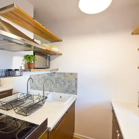 Studio By The Beach 200m + Parking Apartament